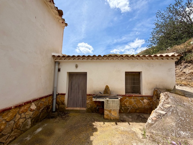 Image No.21-4 Bed Country House for sale
