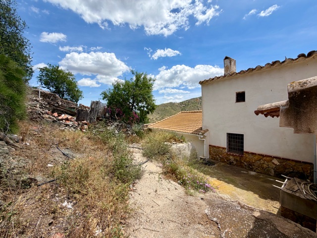 Image No.5-4 Bed Country House for sale