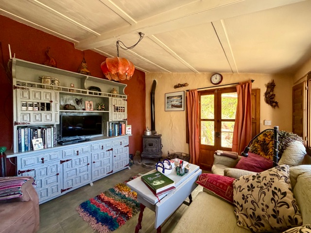 Image No.10-2 Bed Country House for sale