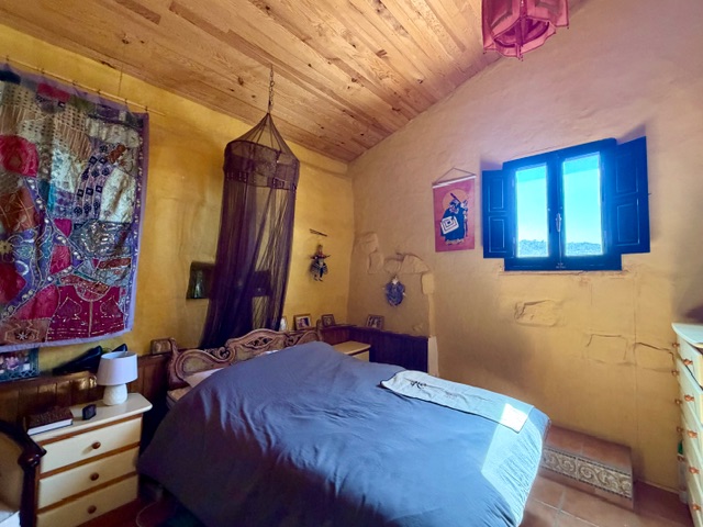 Image No.19-2 Bed Country House for sale