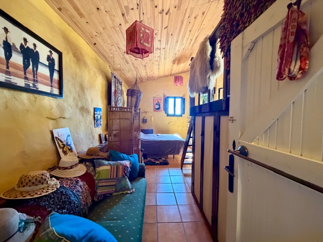 Image No.21-2 Bed Country House for sale