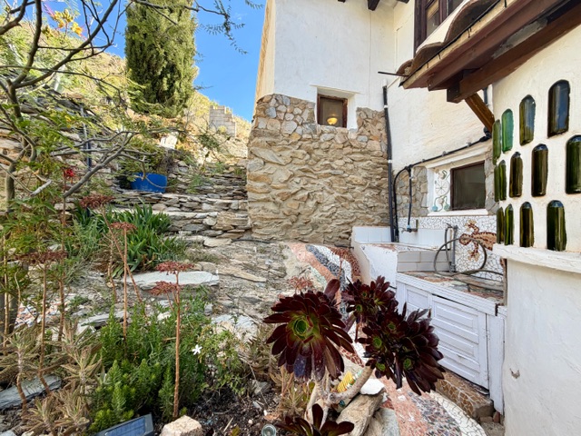 Image No.33-2 Bed Country House for sale