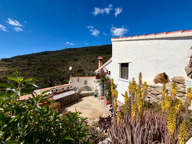 Image No.4-2 Bed Country House for sale