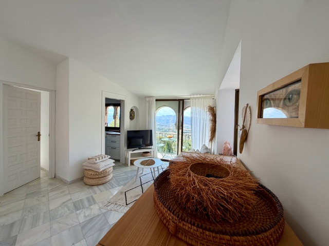 Image No.10-2 Bed Apartment for sale