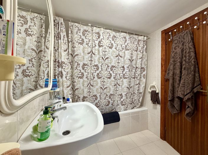 Image No.15-4 Bed Country House for sale