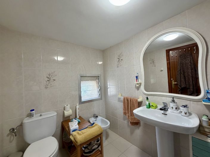 Image No.16-4 Bed Country House for sale