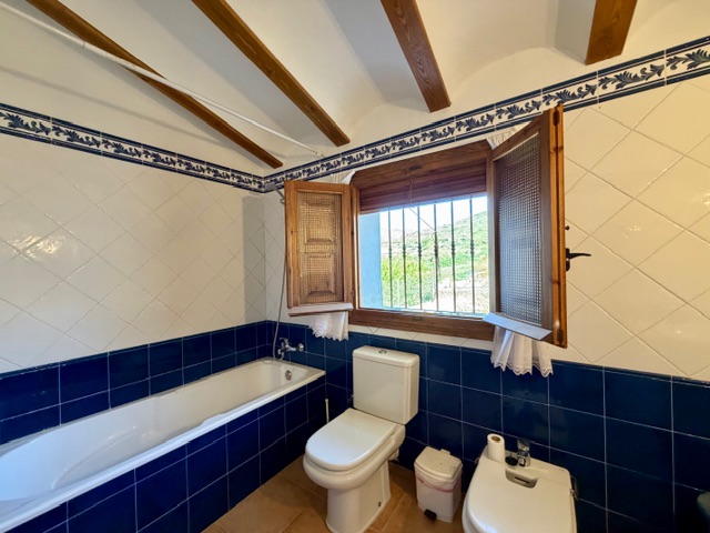 Image No.17-5 Bed House for sale