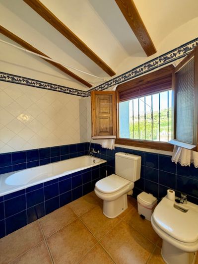 Image No.18-5 Bed House for sale