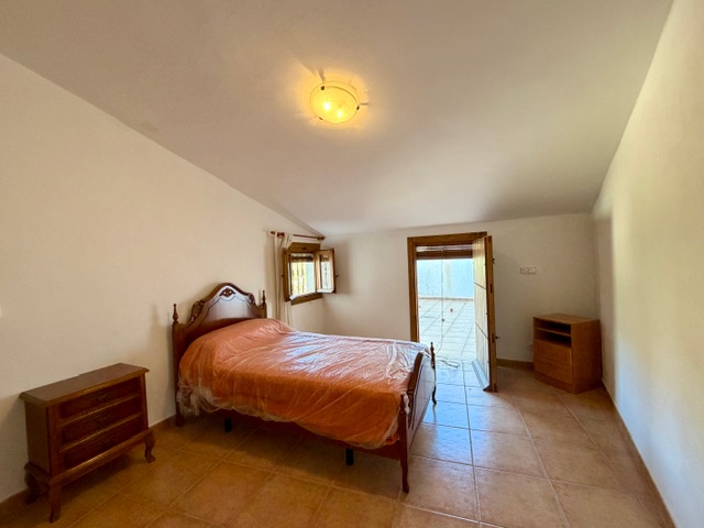 Image No.21-5 Bed House for sale