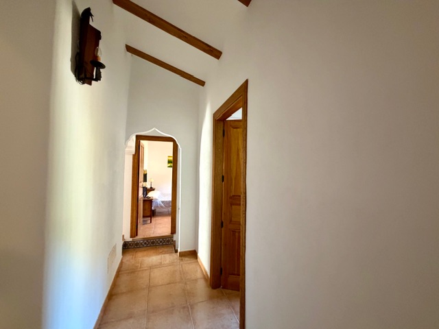 Image No.23-5 Bed House for sale