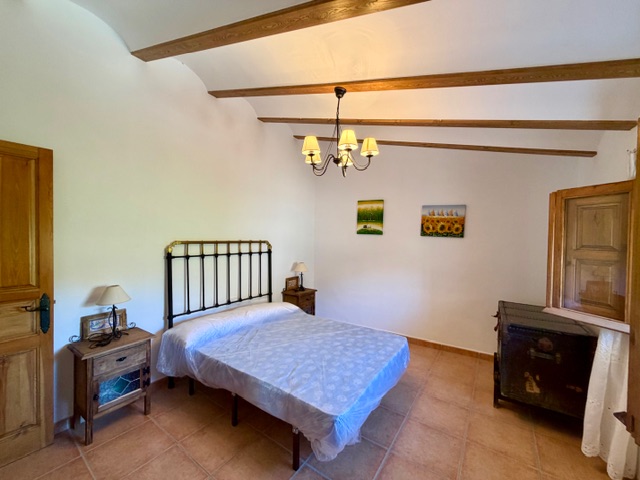 Image No.24-5 Bed House for sale