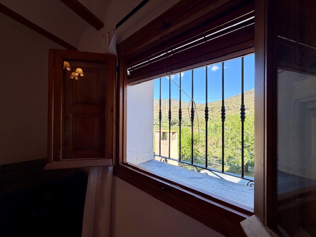 Image No.25-5 Bed House for sale