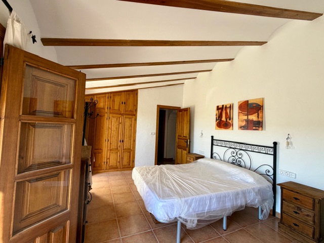 Image No.33-5 Bed House for sale