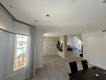 15185548590