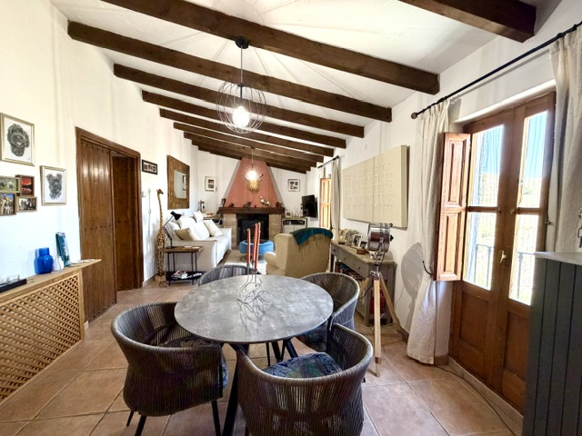 Image No.10-8 Bed Property for sale