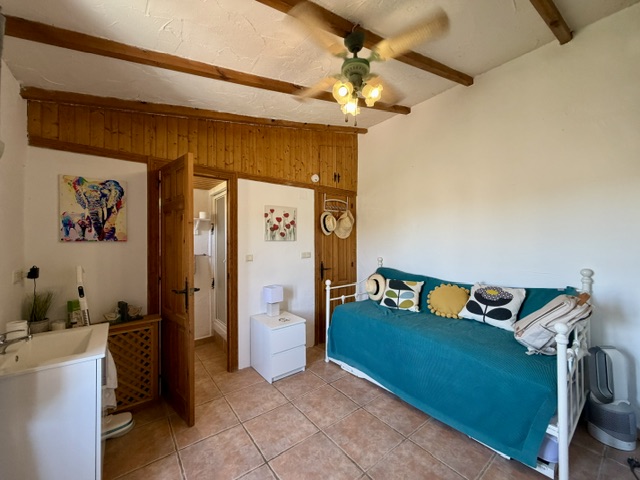 Image No.18-8 Bed Property for sale