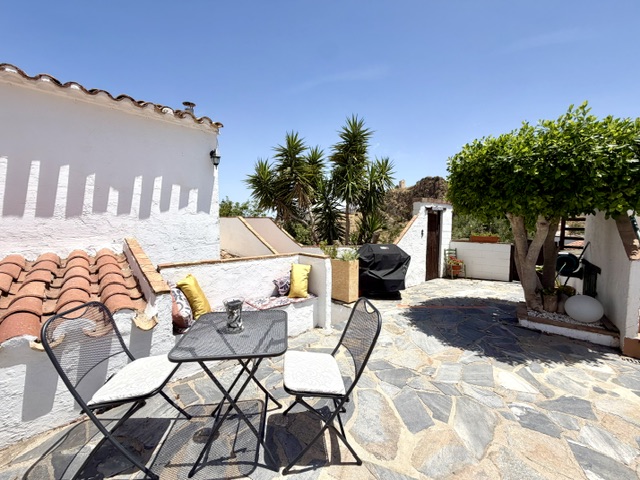 Image No.20-8 Bed Property for sale