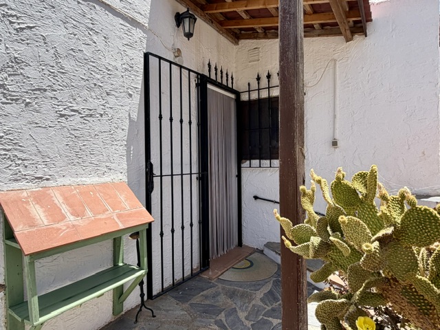 Image No.23-8 Bed Property for sale