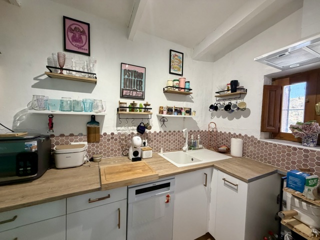 Image No.26-8 Bed Property for sale