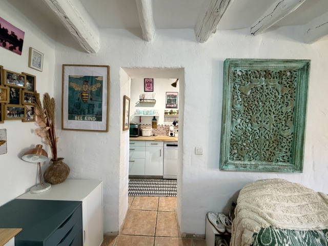 Image No.27-8 Bed Property for sale