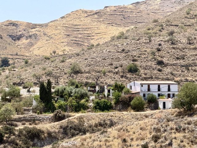 Image No.3-8 Bed Property for sale