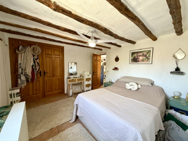 Image No.30-8 Bed Property for sale