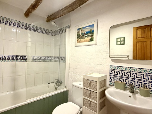 Image No.38-8 Bed Property for sale