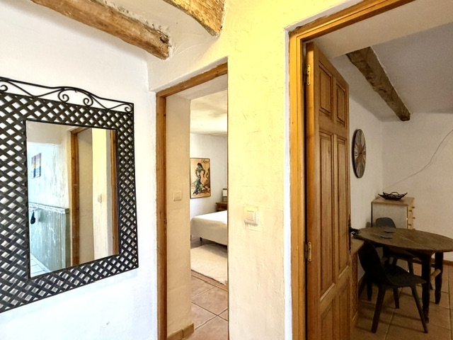 Image No.40-8 Bed Property for sale