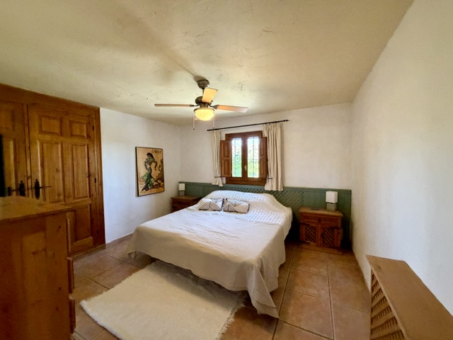 Image No.41-8 Bed Property for sale