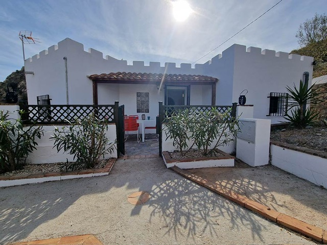 Image No.50-8 Bed Property for sale