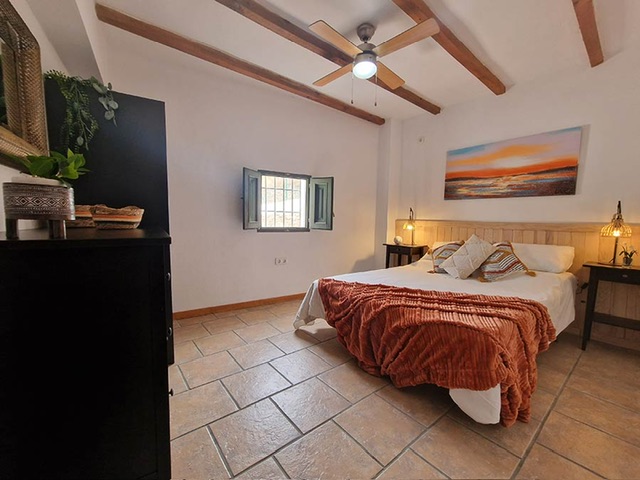 Image No.54-8 Bed Property for sale