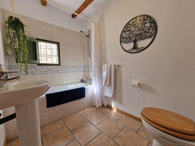 Image No.57-8 Bed Property for sale