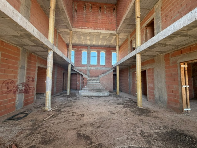 Image No.2-5 Bed Property for sale