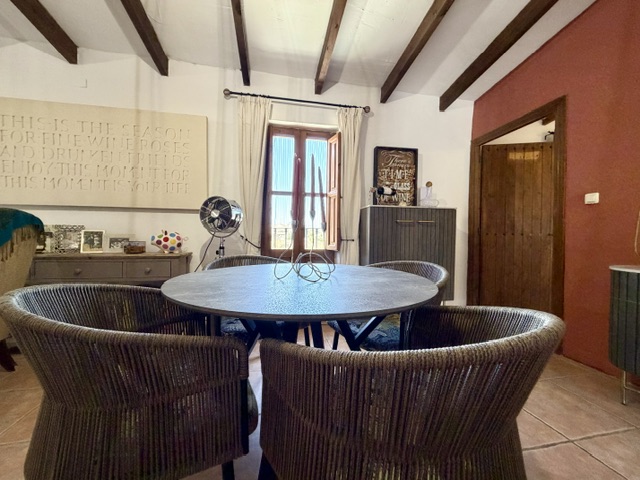 Image No.17-8 Bed Property for sale