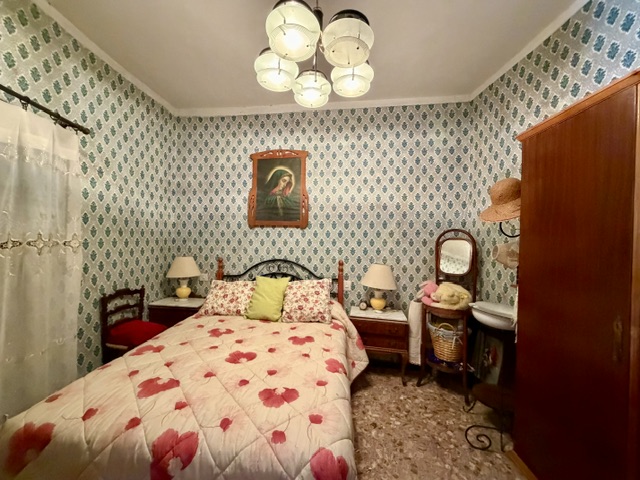 Image No.12-4 Bed Country House for sale