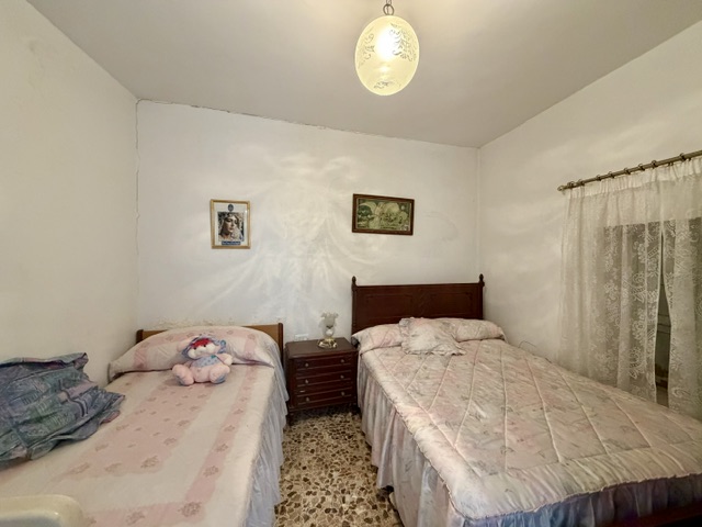 Image No.15-4 Bed Country House for sale