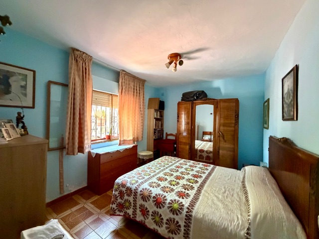 Image No.11-4 Bed Townhouse for sale