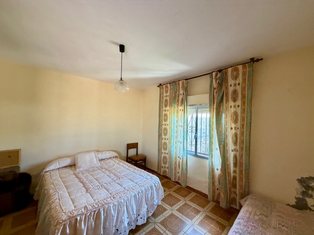 Image No.14-4 Bed Townhouse for sale