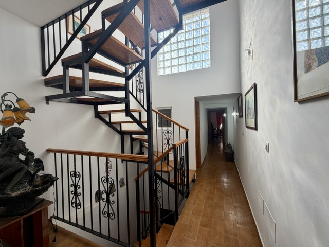 Image No.14-3 Bed Townhouse for sale