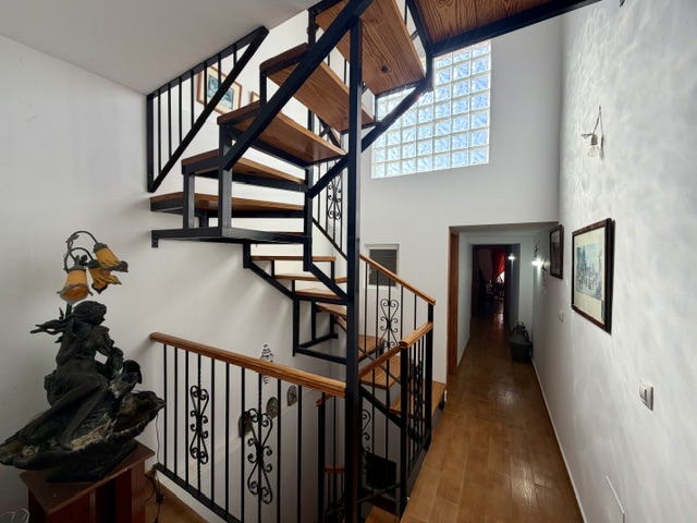 Image No.19-3 Bed Townhouse for sale