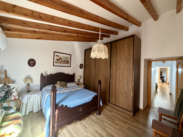 Image No.14-3 Bed Townhouse for sale