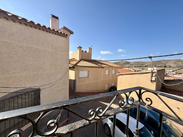 Image No.15-3 Bed Townhouse for sale