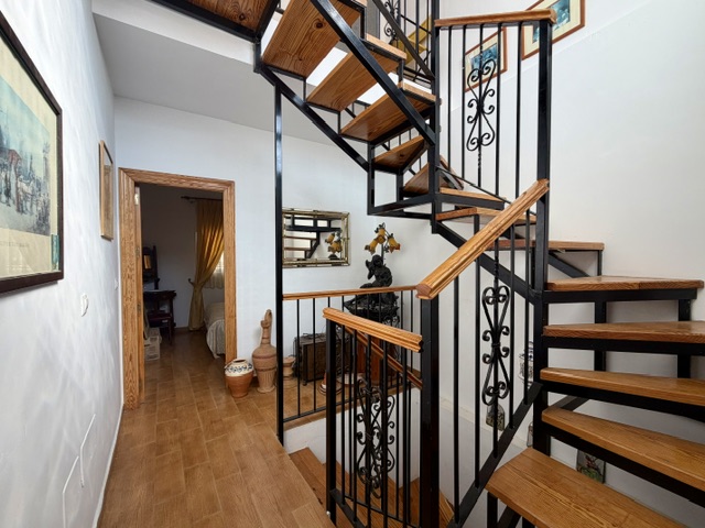 Image No.18-3 Bed Townhouse for sale