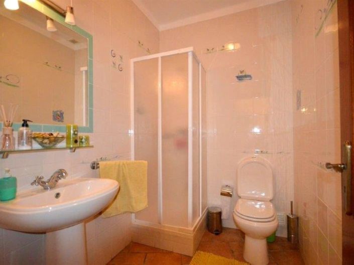 Image No.17-4 Bed House for sale