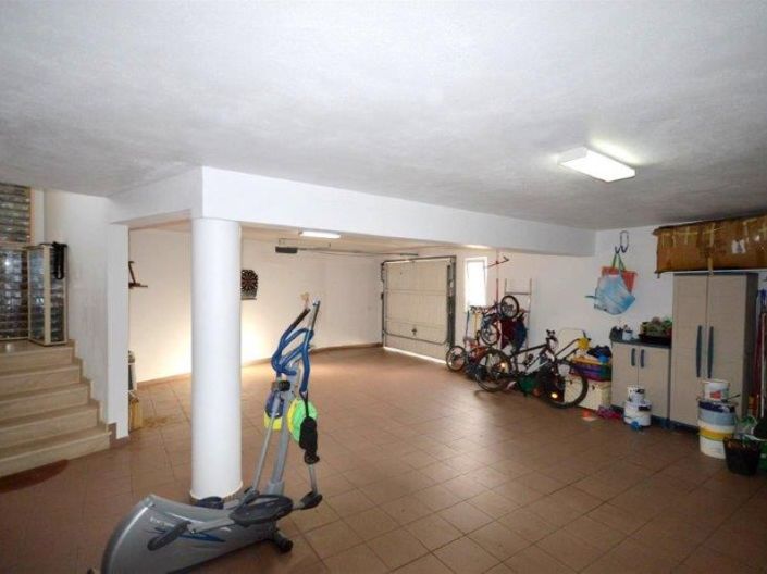 Image No.18-4 Bed House for sale