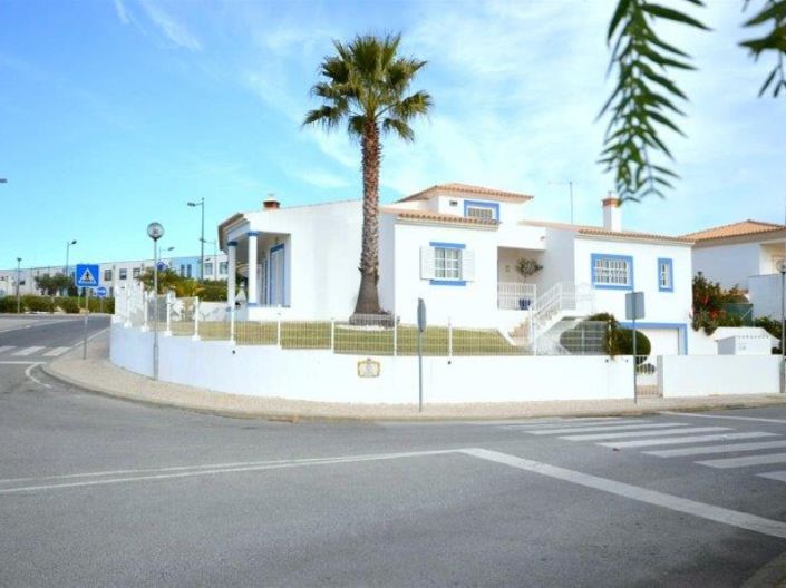 Image No.2-4 Bed House for sale