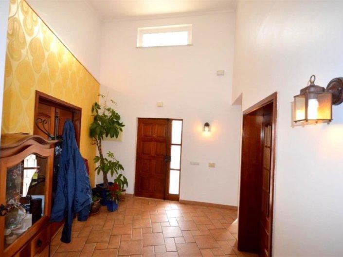 Image No.8-4 Bed House for sale