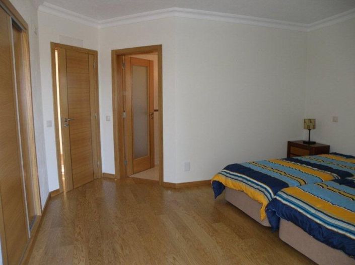 Image No.17-4 Bed House for sale