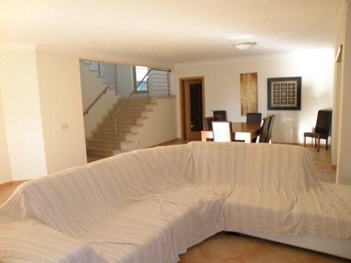 Image No.2-4 Bed House for sale