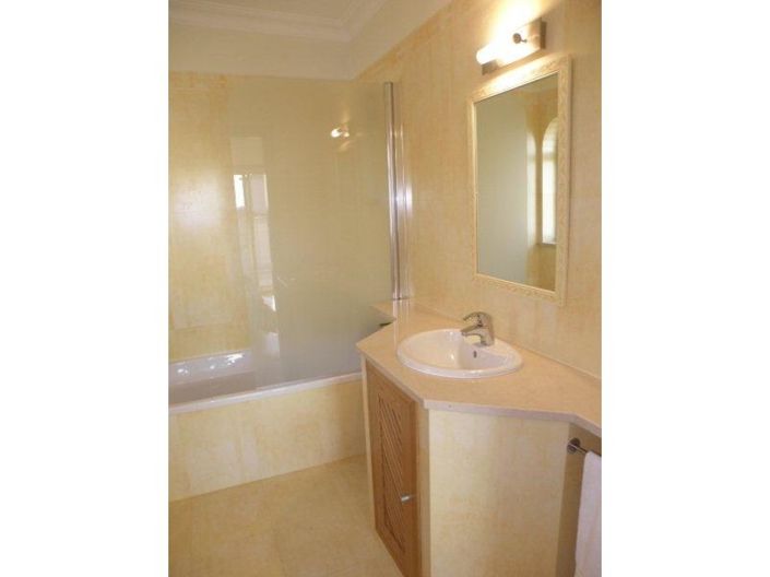 Image No.20-4 Bed House for sale